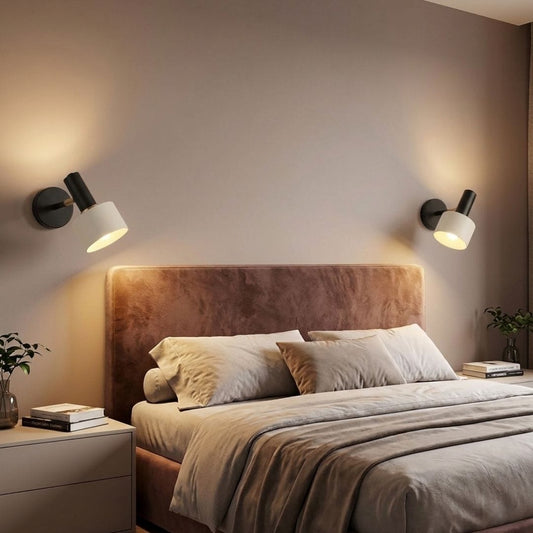 Applique murale design nordique en laiton brossé | Spot cylindre orientable, Chambre couloir intérieur