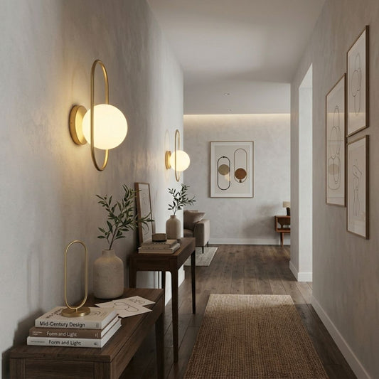 Applique murale épurée ovale métallique — Globe en verre opalin