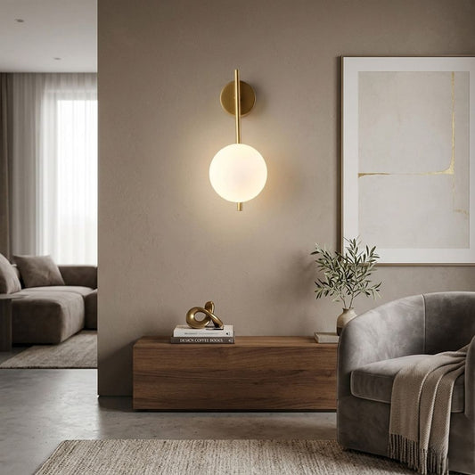 Applique murale minimaliste épuré métallique — Globe en verre opalin