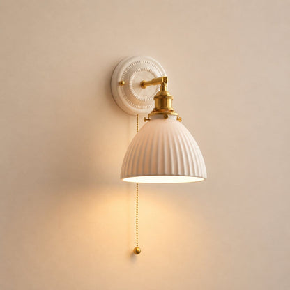 Applique murale blanche céramique, Abat-jour strié bras laiton | Elégance vintage, Chambre salon intérieur