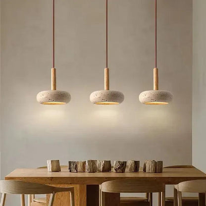 Suspension luminaire en pierre travertin, disque wabi-sabi bois naturel | Salon cuisine, salle à manger restaurant, Intérieur