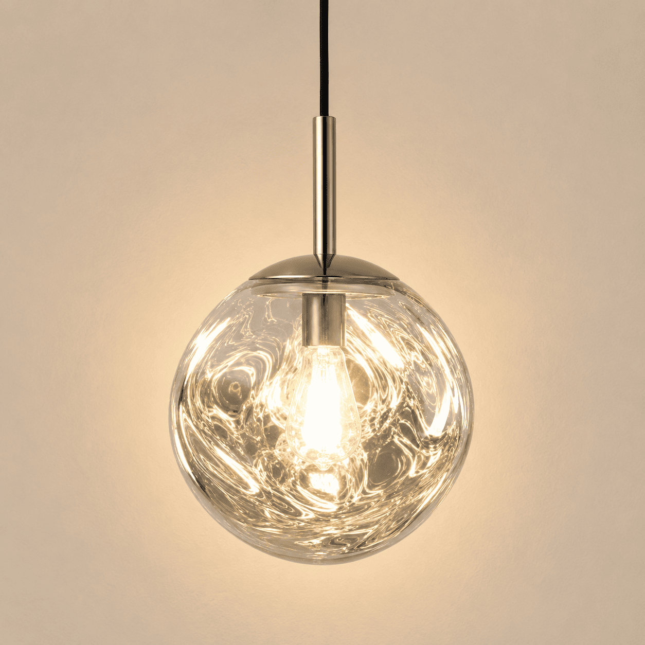Suspension design globe PVC, effet verre soufflé | Salon escalier intérieur moderne