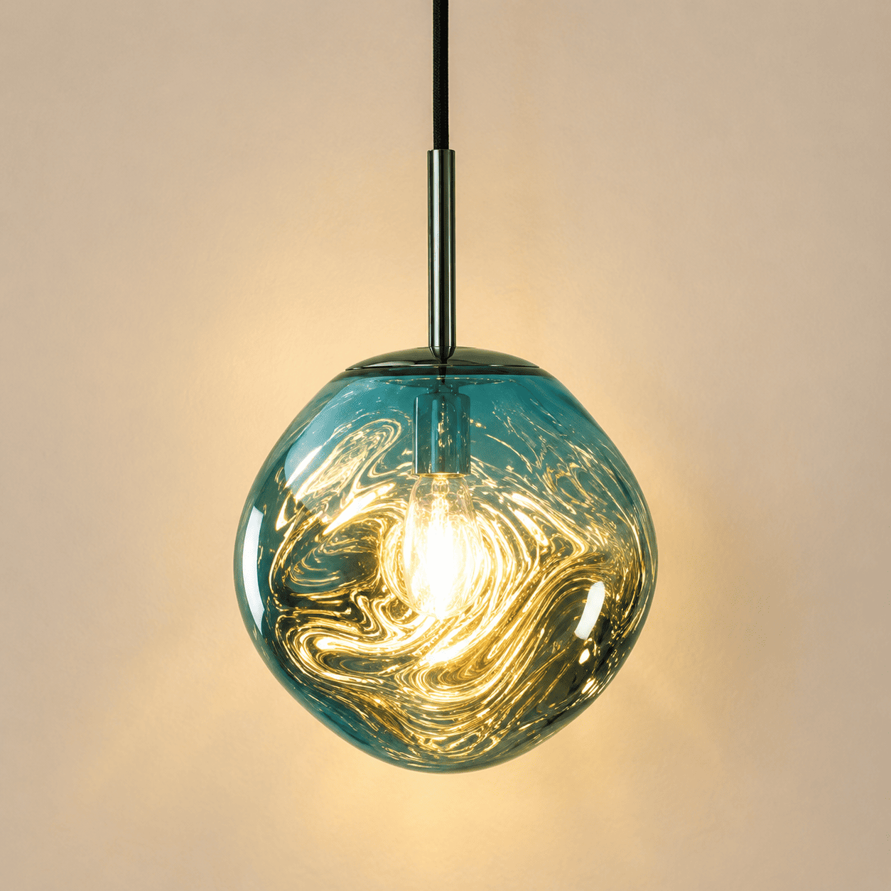 Suspension design globe PVC, effet verre soufflé | Salon escalier intérieur moderne