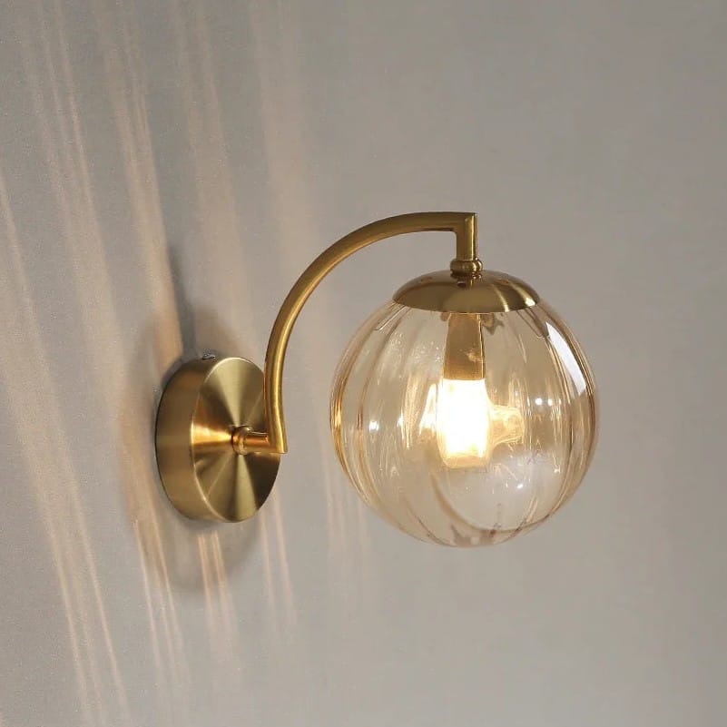 Applique murale chambre, salon, intérieur rétro chic, globe en verre | Style laiton doré