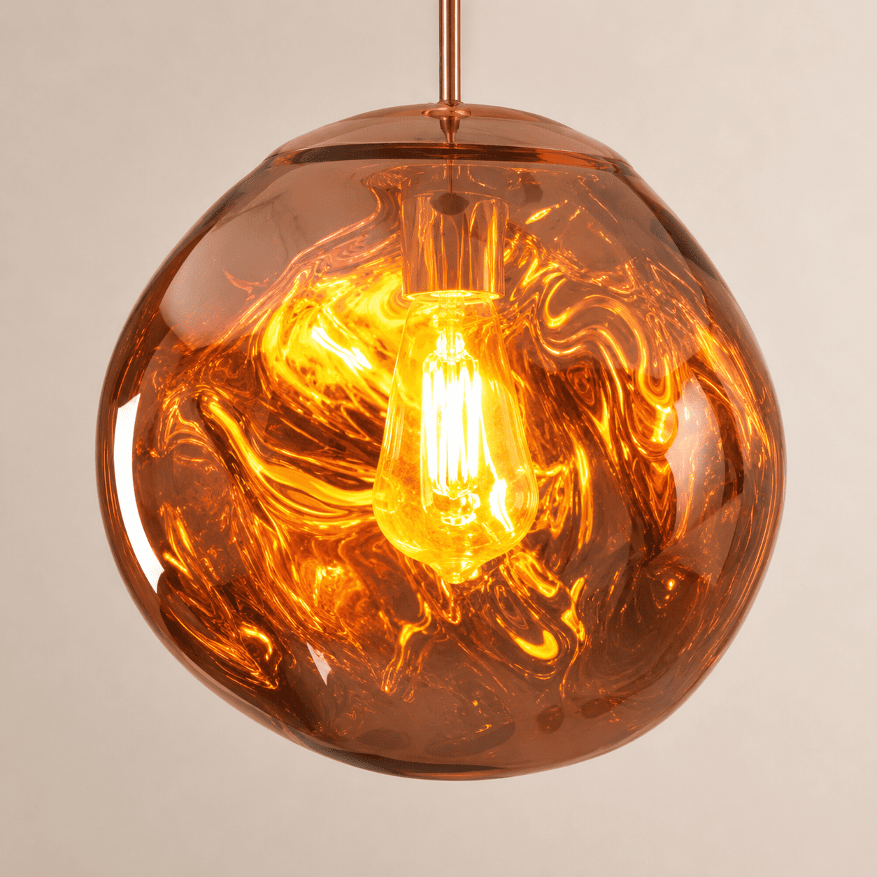 Suspension design globe PVC, effet verre soufflé | Salon escalier intérieur moderne