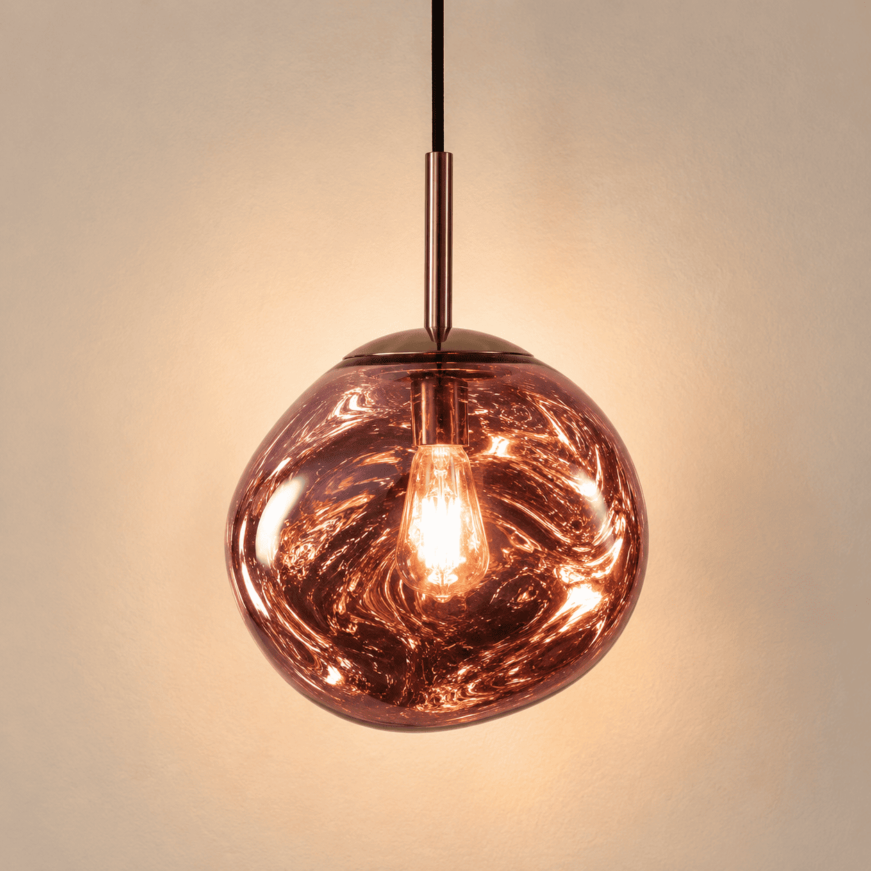 Suspension design globe PVC, effet verre soufflé | Salon escalier intérieur moderne